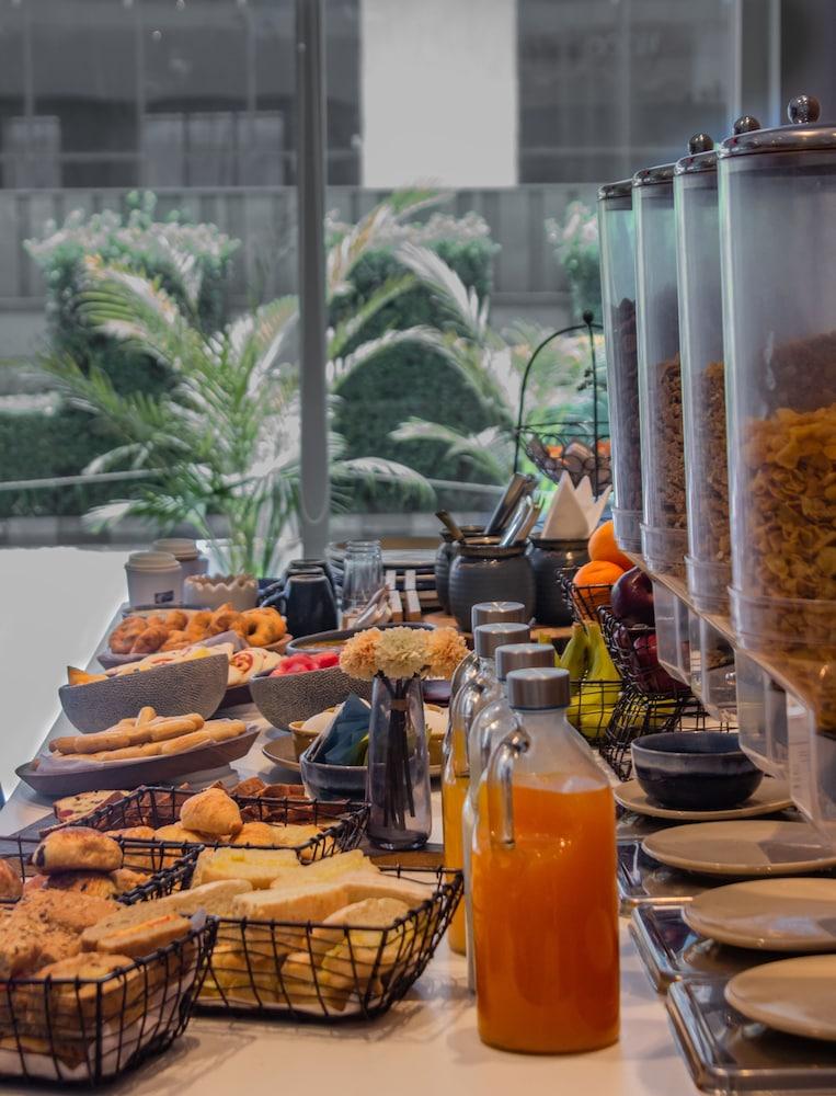 Holiday Inn Express Gurugram Sector 50 By Ihg Гургаон Экстерьер фото