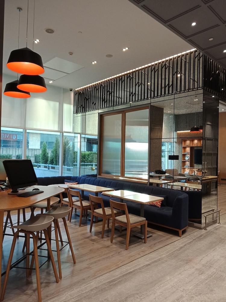 Holiday Inn Express Gurugram Sector 50 By Ihg Гургаон Экстерьер фото