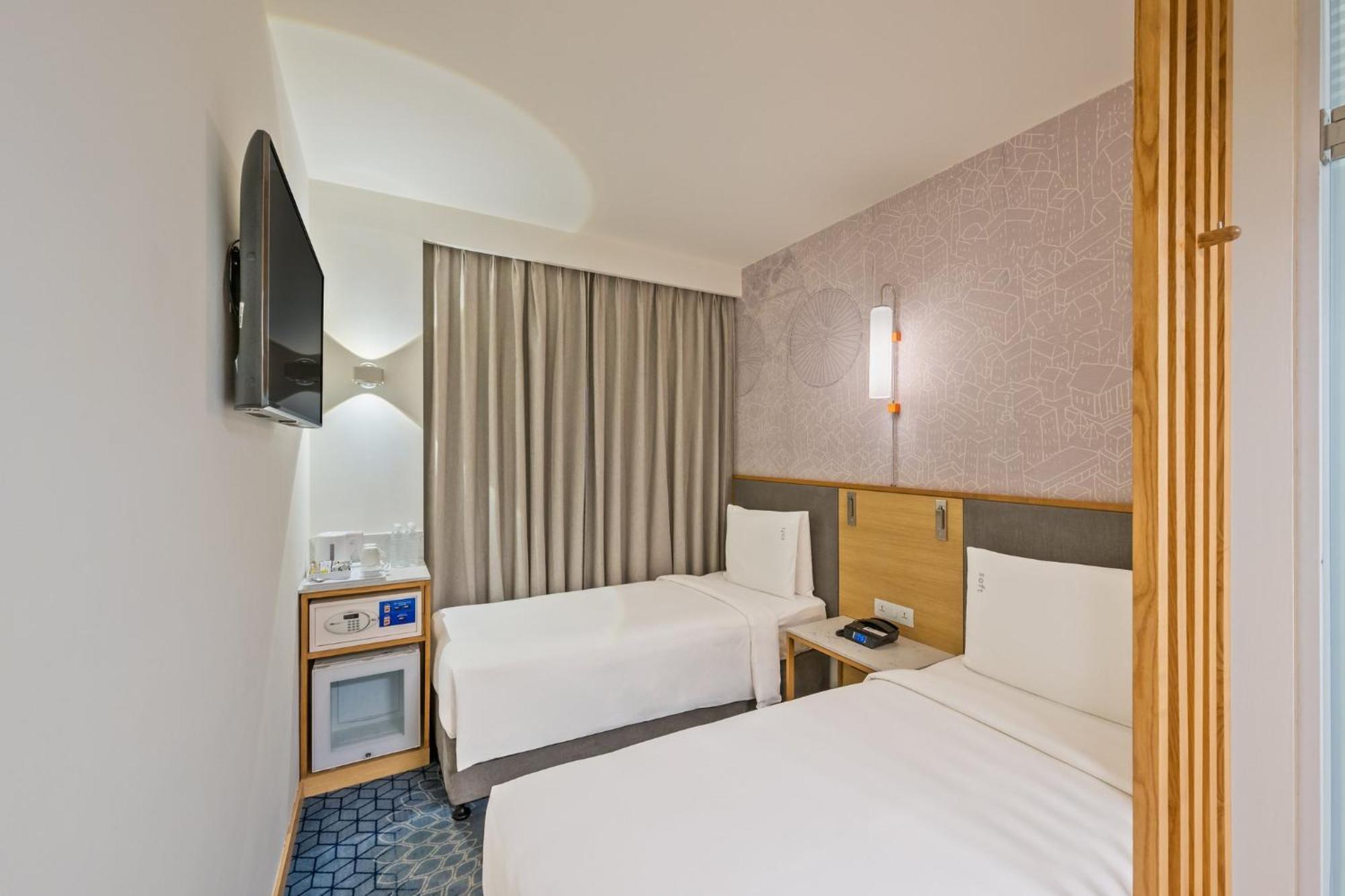 Holiday Inn Express Gurugram Sector 50 By Ihg Гургаон Экстерьер фото